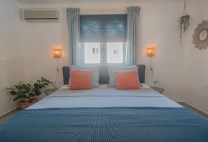 3 bedrooms, iron/ironing board, Internet, bed sheets