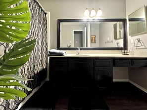 タオル、石鹸、トイレットペーパー
