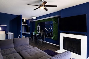 Smart TV, fireplace
