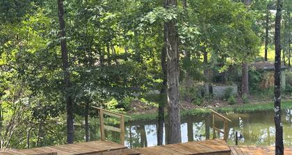 Cozy 1-bedroom apartment in nice Leesville with AC Lake access