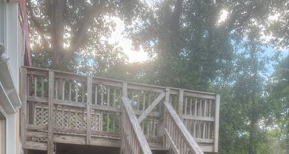 Cozy 1-bedroom apartment in nice Leesville with AC Lake access/view