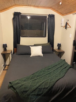 1 habitación, internet y ropa de cama