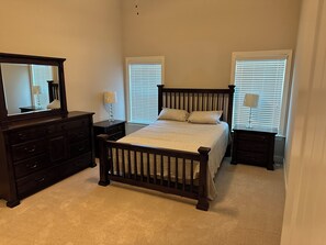 4 chambres, fer et planche à repasser, Wi-Fi, draps fournis