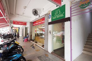 A hotel entrance with a sign for 'FAST HOTEL' and a visible phone number. - Fast Hotel Sri Gombak By Zuzu (Batu Caves)