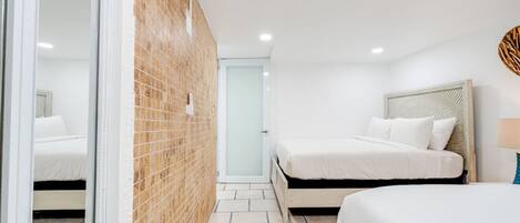 Silitysrauta/-lauta, Wi-Fi, vuodevaatteet