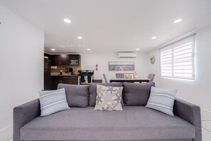 TV - Premium Studio 134D on Isla Verde Beach (Carolina)