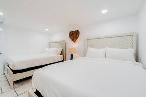 Iron/ironing board, WiFi, bed sheets - Premium Studio 134D on Isla Verde Beach (Carolina)