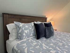 2 bedrooms, iron/ironing board, Internet, bed sheets