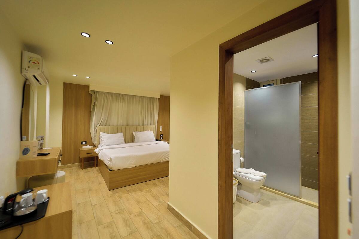 Habitación doble Deluxe | Ropa de cama de alta calidad, edredón, camas con pillow-top y minibar 