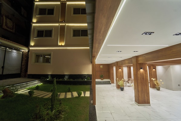 المنشأة من الخارج