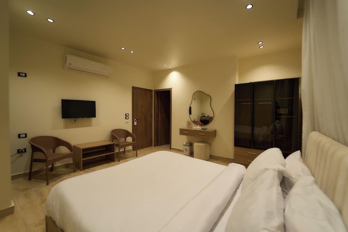 Habitación individual Deluxe | Ropa de cama de alta calidad, edredón, camas con pillow-top y minibar 