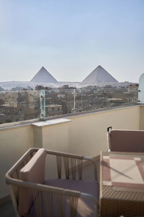 تناول الطعام بالخارج