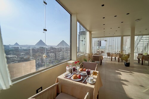 Merak Pyramids Hotel