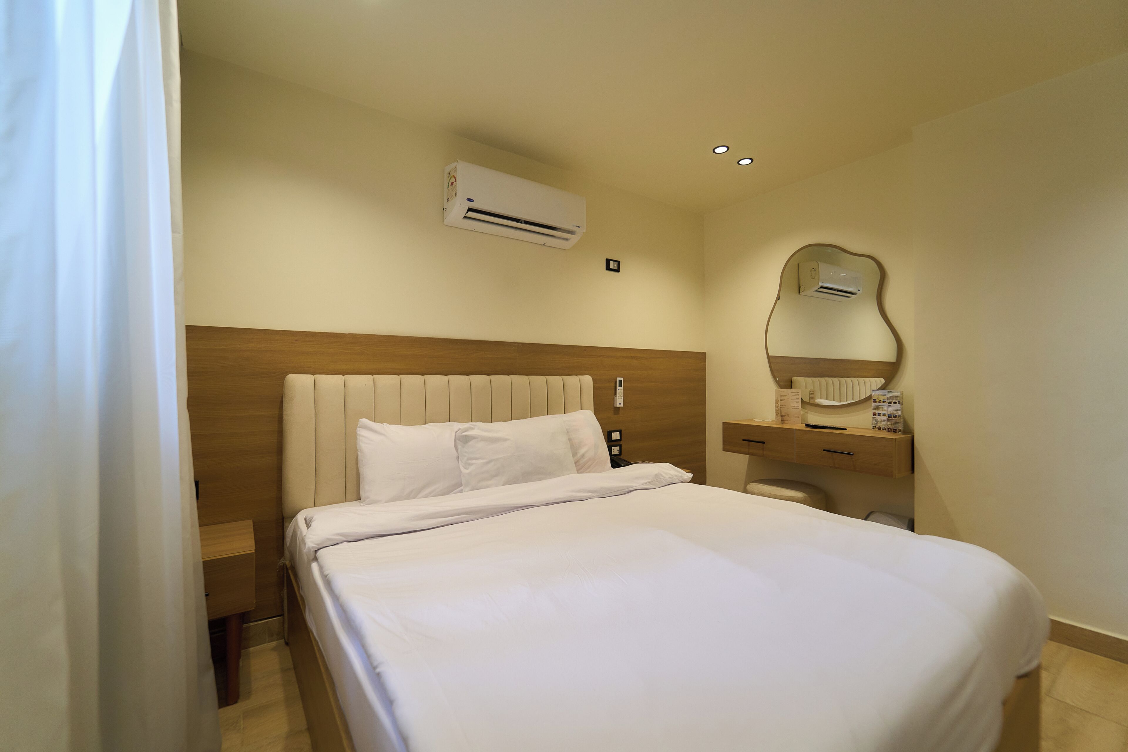 Basic Single Room | In-room safe, blackout drapes, soundproofing, free WiFi