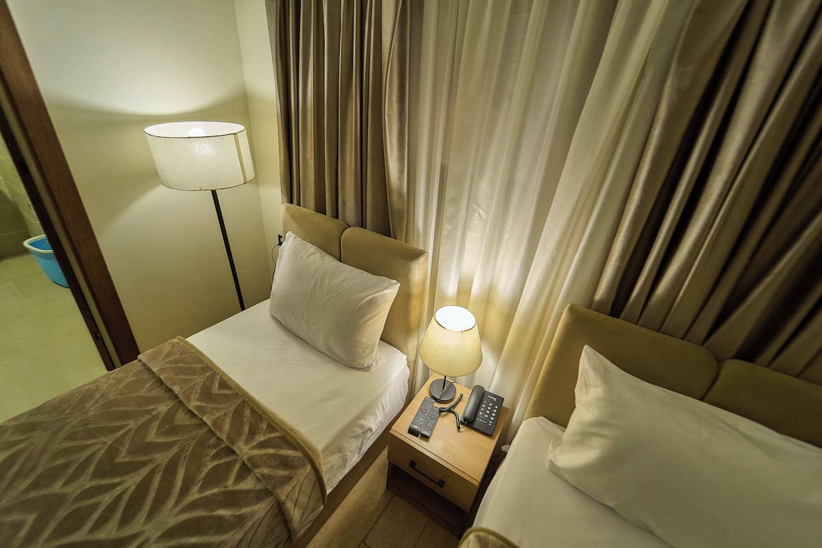  Panoramic Twin Room with Garden View | Ropa de cama de alta calidad, edredón, camas con pillow-top y minibar 
