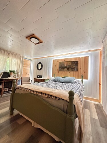 Studio Near Lake Michigan and Manistee River - Janix Escapes