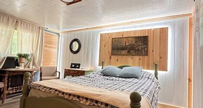 Studio Near Lake Michigan and Manistee River - Janix Escapes