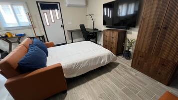 1 bedroom, desk, iron/ironing board, free WiFi