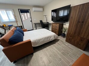 1 habitación, escritorio, tabla de planchar con plancha y wifi gratis