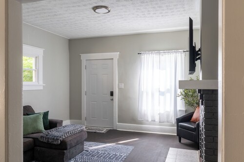 Cozy, Renovated 3-Bedroom in the Heart of Dayton
