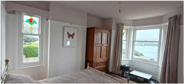 4 slaapkamers, een strijkplank/strijkijzer, wifi, beddengoed