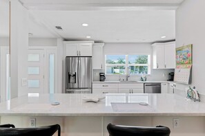 冷蔵庫、電子レンジ、コンロ、食器洗い機