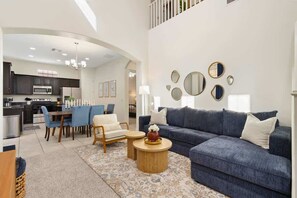 TV - *NEW* Family Oasis Getaway! 2 Pools, Spas & Gym! (Mesa)