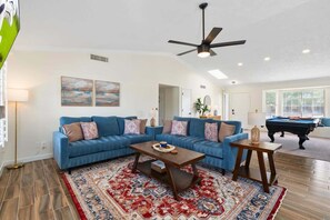 TV, fireplace, offices