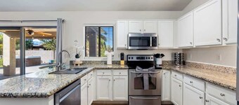 *NEW* Tropical Backyard Oasis! Heated Pool & Spa!