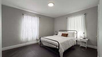 3 bedrooms, WiFi, bed sheets