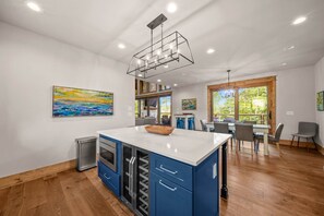 電子レンジ、オーブン、コンロ、食器洗い機