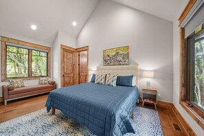 4 bedrooms, desk, free WiFi, bed sheets