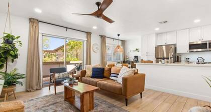 *NEW* Remodeled Tempe Pool View Condo Walk to Mill