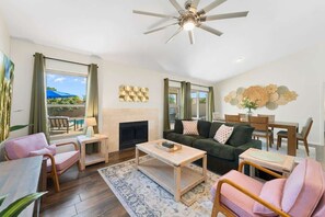 Televisio, takka, työhuone