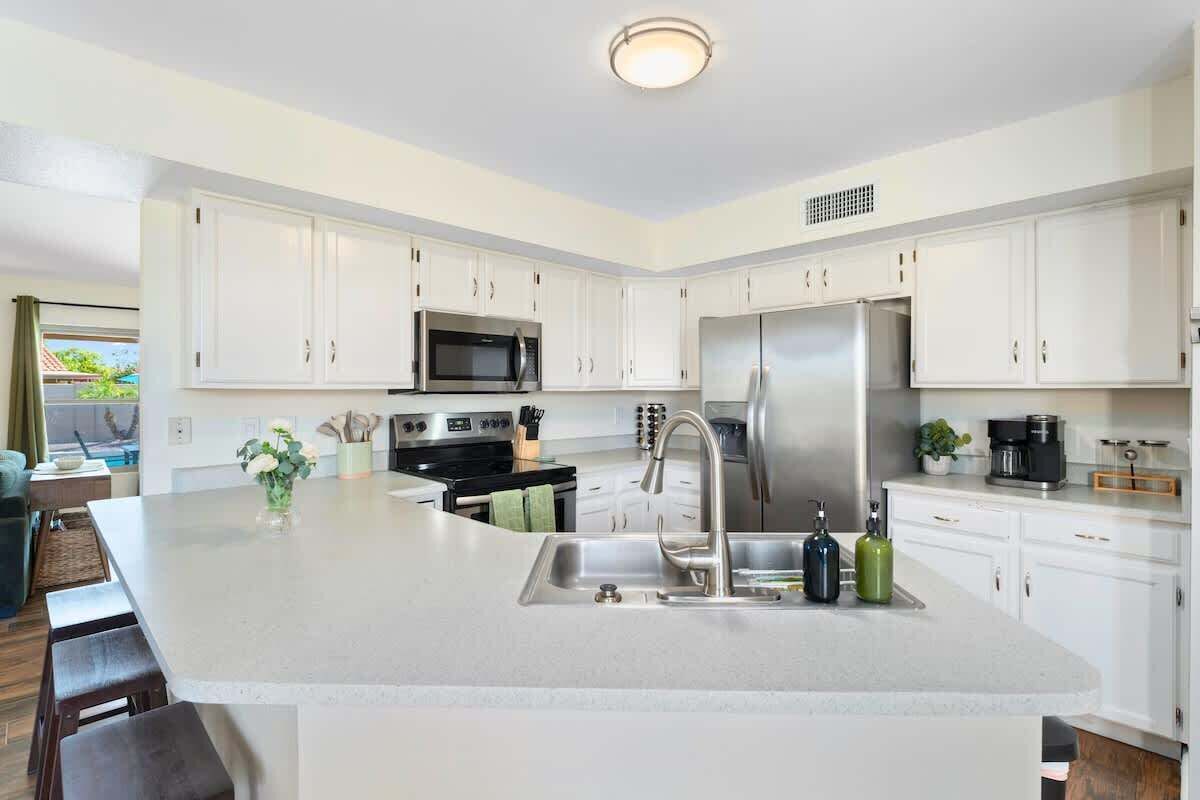 Frigorifero, microonde, forno, piano cottura