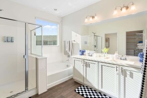 Shower, hair dryer, shampoo - *NEW* Luxe Nascar Pool Paradise Fire Pit Ping Pong (Avondale)