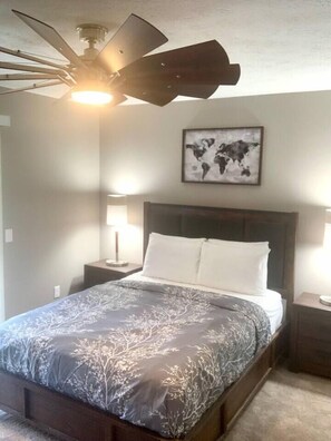 6 bedrooms, desk, iron/ironing board, travel crib