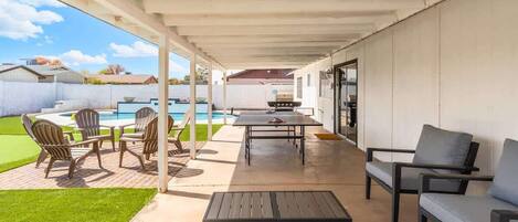 تناول الطعام بالخارج