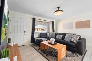 Televisión y oficina 