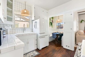 Fridge, microwave, oven, stovetop - NEW Coronado Historic 1BR Boho Oasis! Private Yard (Phoenix)