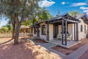 Terrace/patio - NEW Coronado Historic 1BR Boho Oasis! Private Yard (Phoenix)