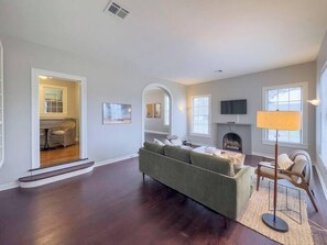 テレビ、書斎 / ワークスペース