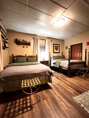 3 bedrooms, WiFi - Riverfront Cabin - Steps Away from the New River (Summers County)