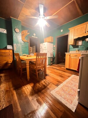 Fridge, microwave, oven, stovetop - Riverfront Cabin - Steps Away from the New River (Summers County)