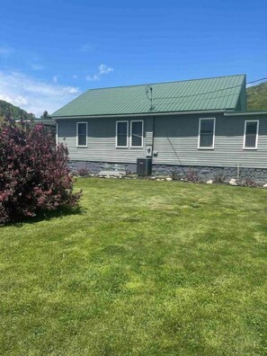 Exterior - Scenic Mountain & River View – Walk to New River (Summers County)