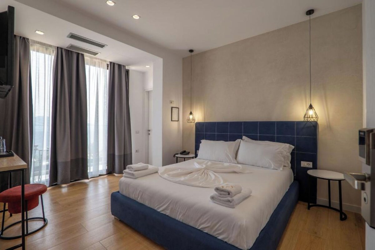 Deluxe Double Room with Balcony and Sea View