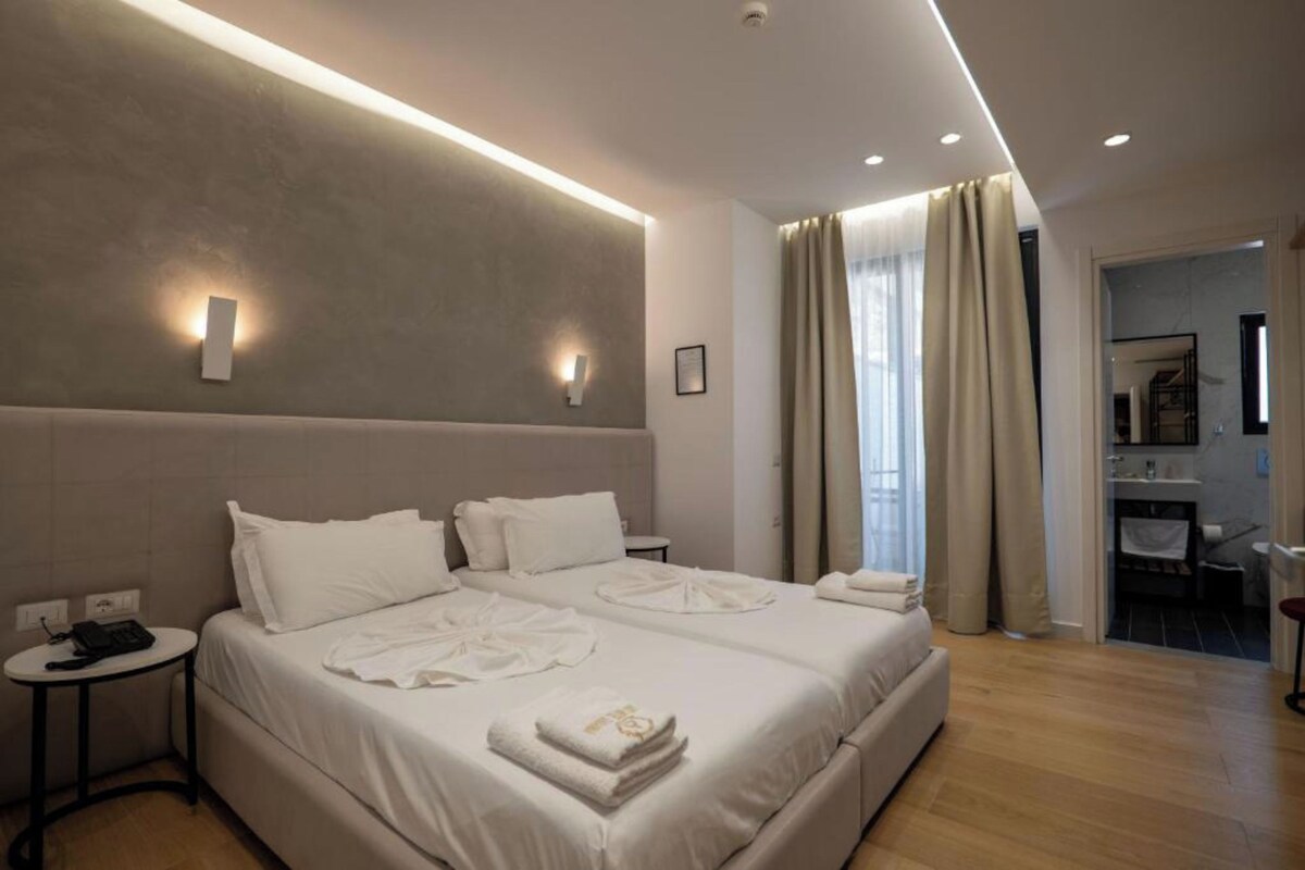 Standard Twin Room with Mountain View
