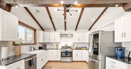 Oasis Backyard near Red Rocks: HotTub, GameRoom, Gym, FirePit & Vibes