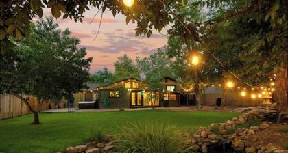 Oasis Backyard near Red Rocks: HotTub, GameRoom, Gym, FirePit & Vibes