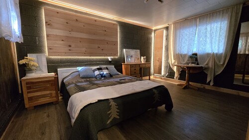 Studio Near Tippy Dam & Lake Michigan - Janix Escapes